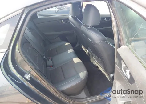 2021 Kia Forte Gt-Line z USA, uszkodzony, nr VIN 3KPF34AD2ME268586